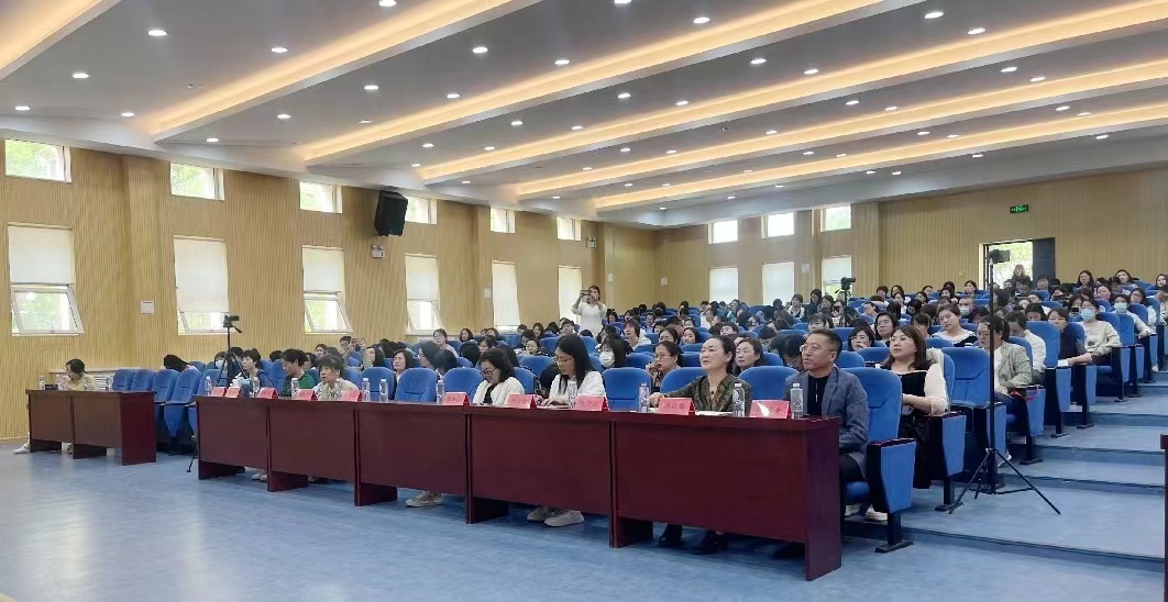 现场教师参会图片.jpg