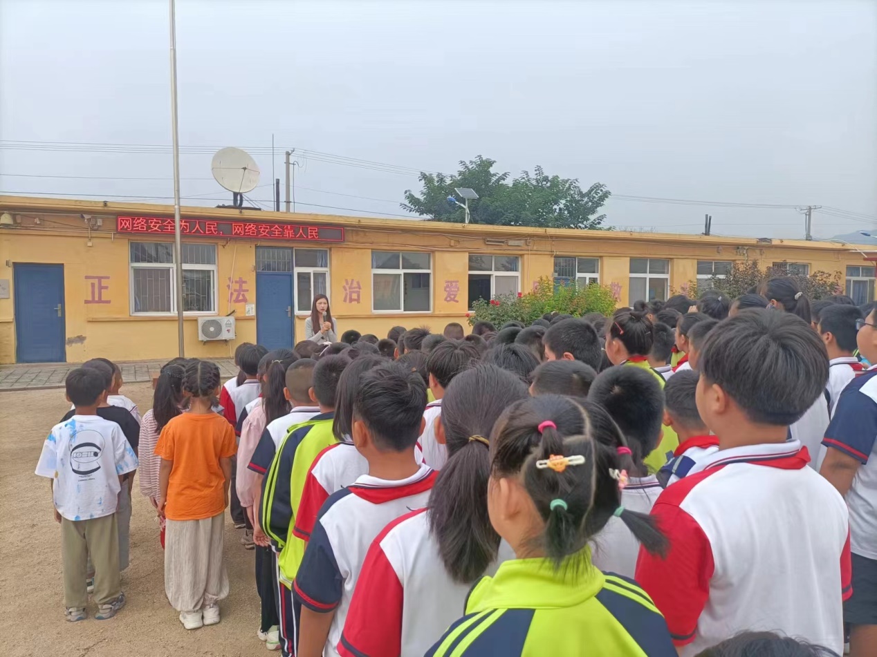河西张各庄中心小学开展网络安全宣传教育活动.jpg