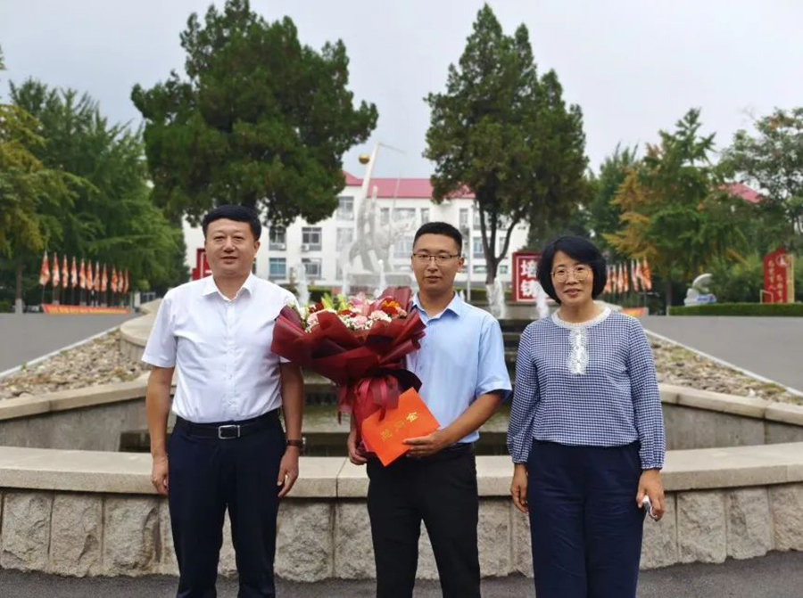 20240910【一中】市教育局局长肖凤利到昌黎一中开展教师节走访慰问活动.jpg