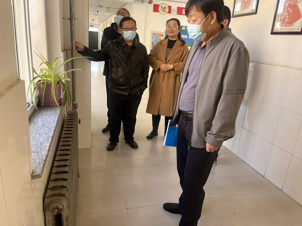 朱各庄中心小学开展校园取暖设备安全排查工作.jpg