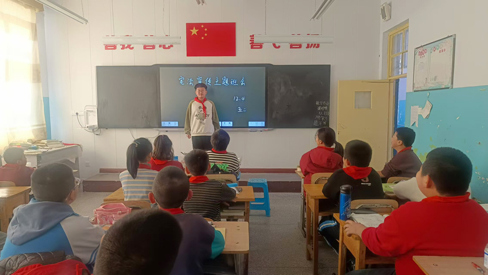 学法知法 守护安全——十里铺小学开展宪法日宣传教育活动.jpg