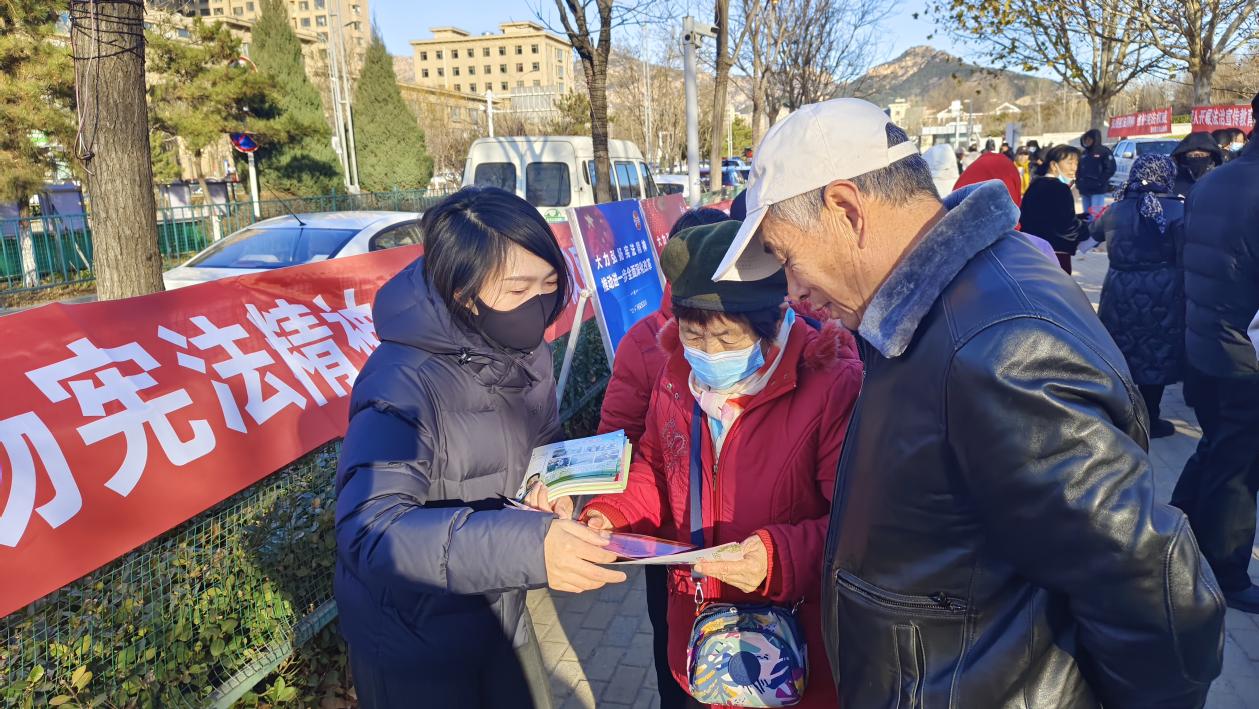 昌黎县民政局开展“宪法宣传周”宣传活动3.jpg