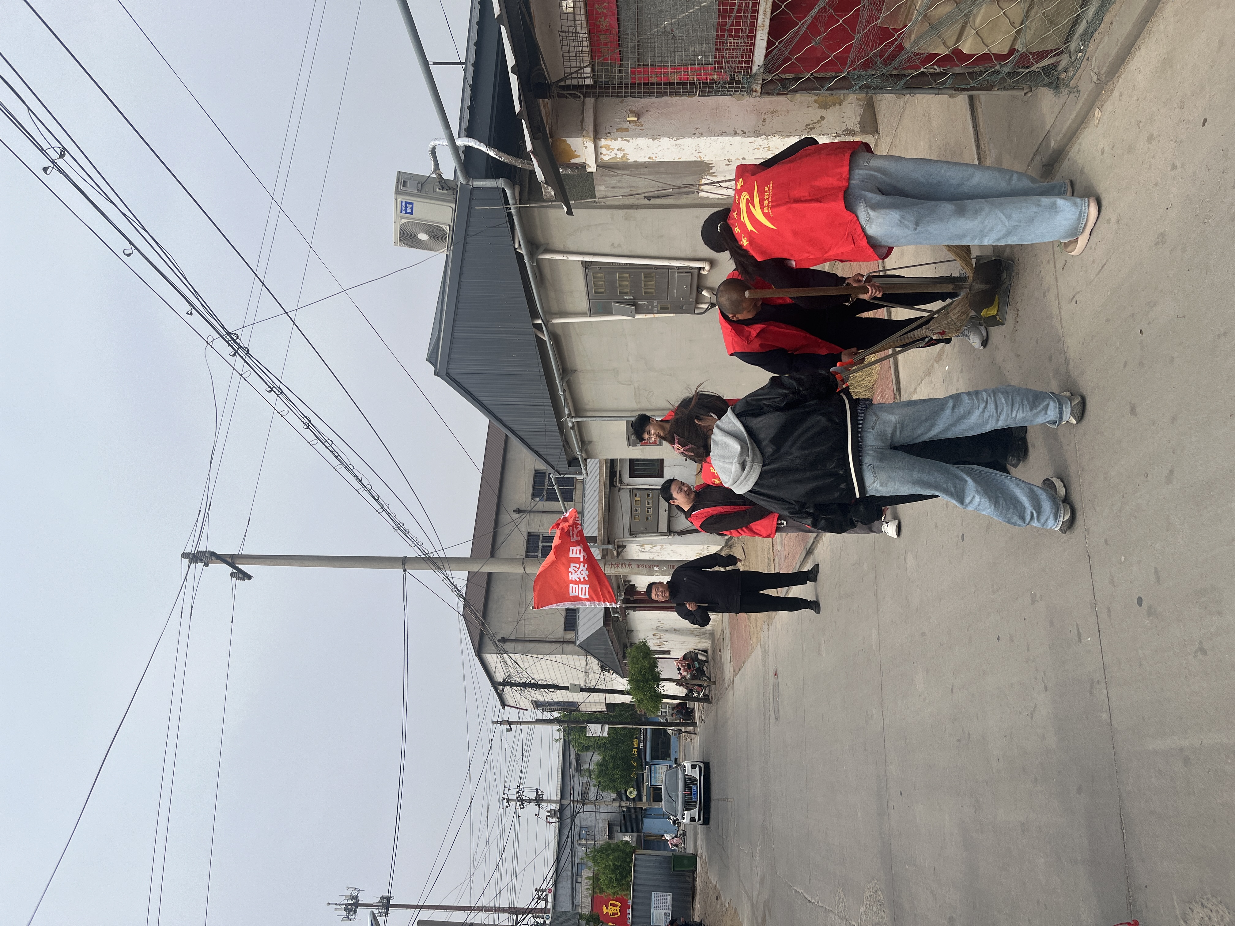 昌黎县民政局开展第37个爱国卫生月志愿服务活动.jpg